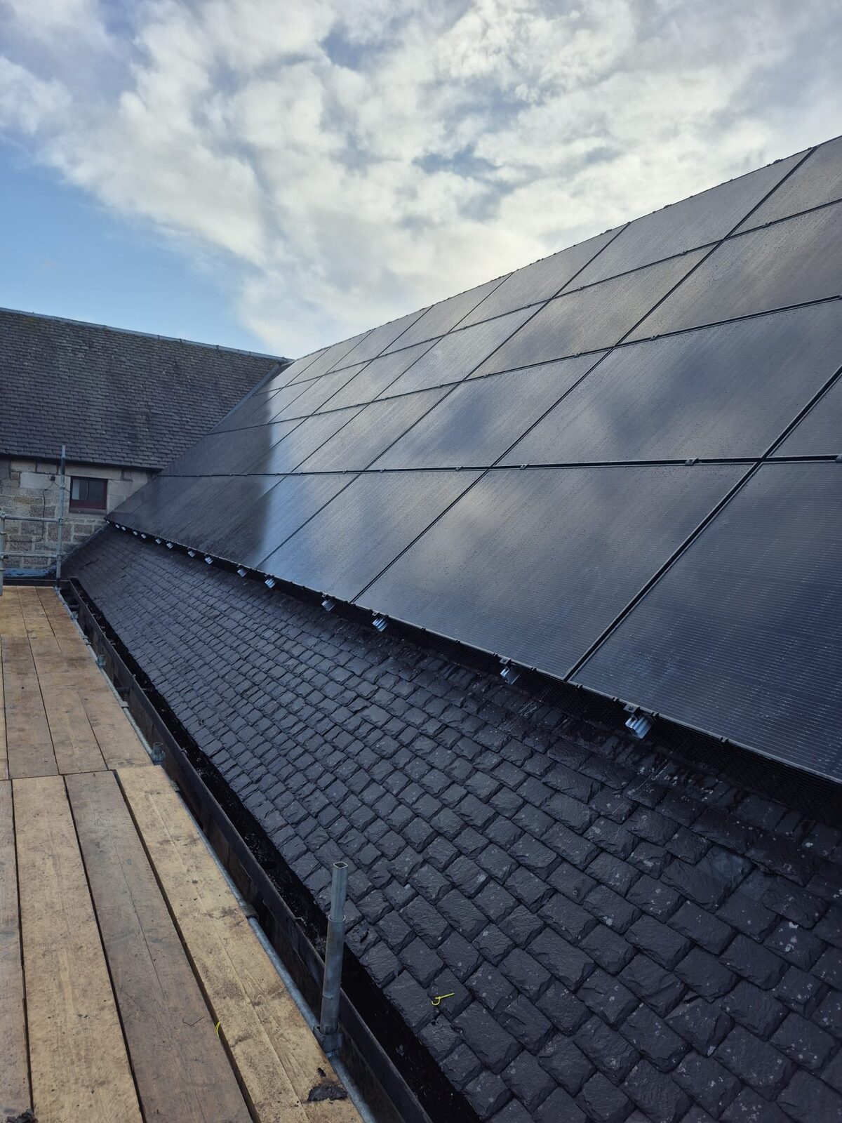 solar-central-scotland-solar-panels-battery-storage-ev-chargers